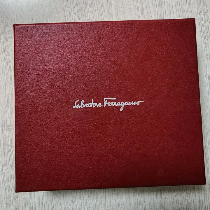 [BUNJANG] Ferragamo Gancini Zip Card Wallet / 새상품 페라가모 카프 간치니 지퍼 카드 지갑