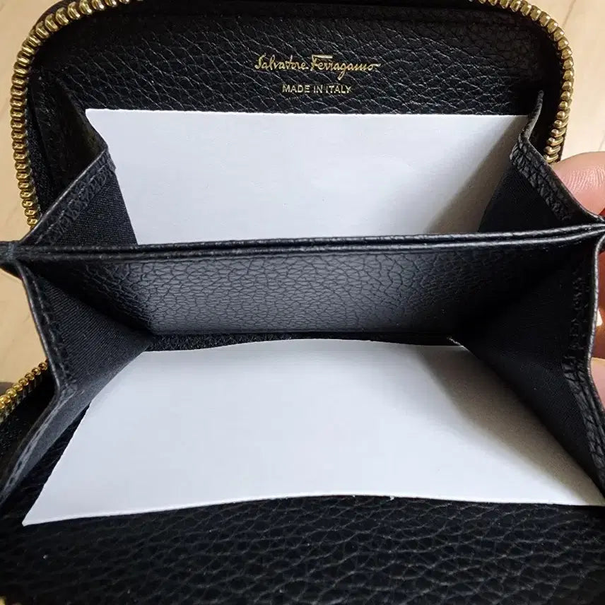[BUNJANG] Ferragamo Gancini Zip Card Wallet / 새상품 페라가모 카프 간치니 지퍼 카드 지갑