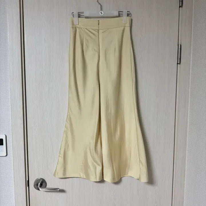 [BUNJANG] Reine Butter Yellow Satin Long Skirt S / 렌느 reine 버터옐로 새틴 롱 스커트 S