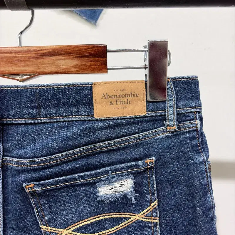 [BUNJANG] Abercrombie &amp; Fitch Distressed Denim Shorts / (25인치) 아베크롬비 여성 Y2K 디스트로이드 데님 숏팬츠 청반바지