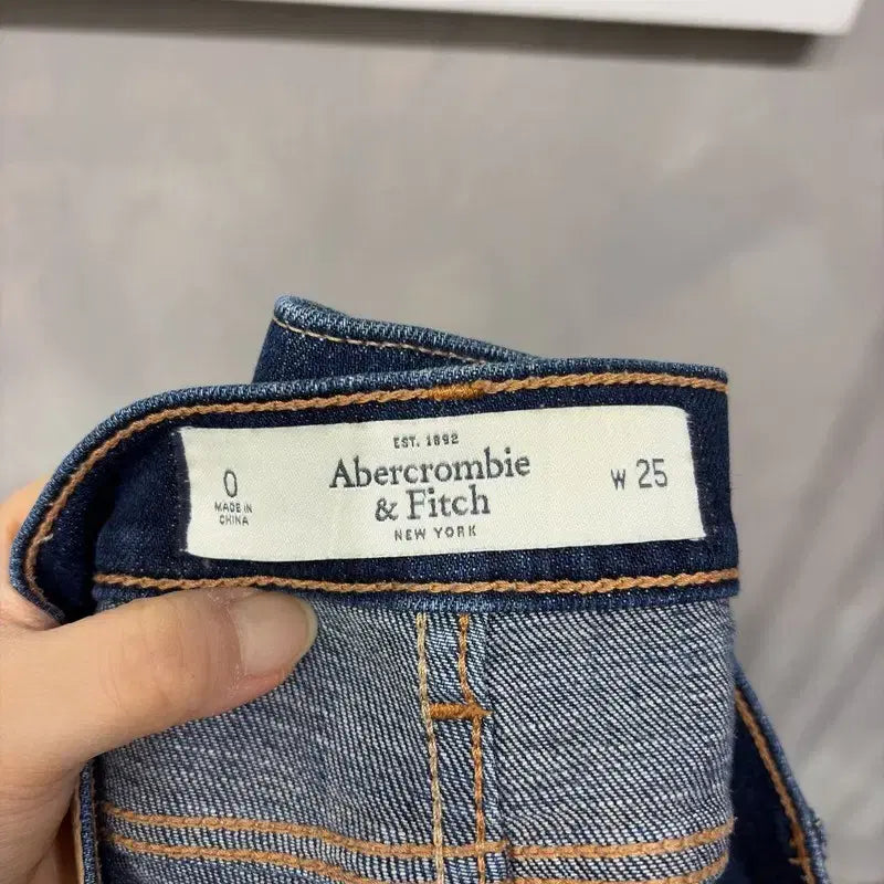 [BUNJANG] Abercrombie &amp; Fitch Distressed Denim Shorts / (25인치) 아베크롬비 여성 Y2K 디스트로이드 데님 숏팬츠 청반바지