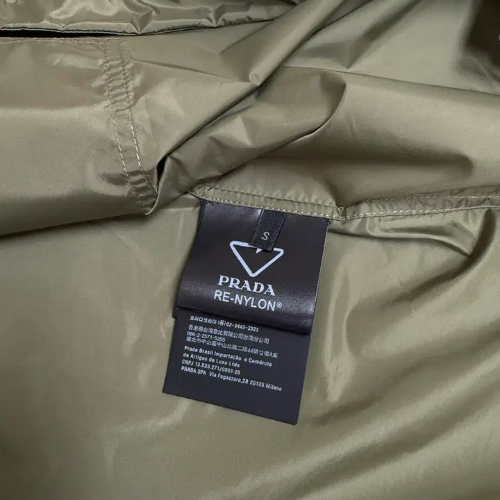 [BUNJANG] Prada Nylon Zip-Up Short Sleeve Casual Shirt / 프라다 반팔 나일론 집업 카기 캐쥬얼스타일