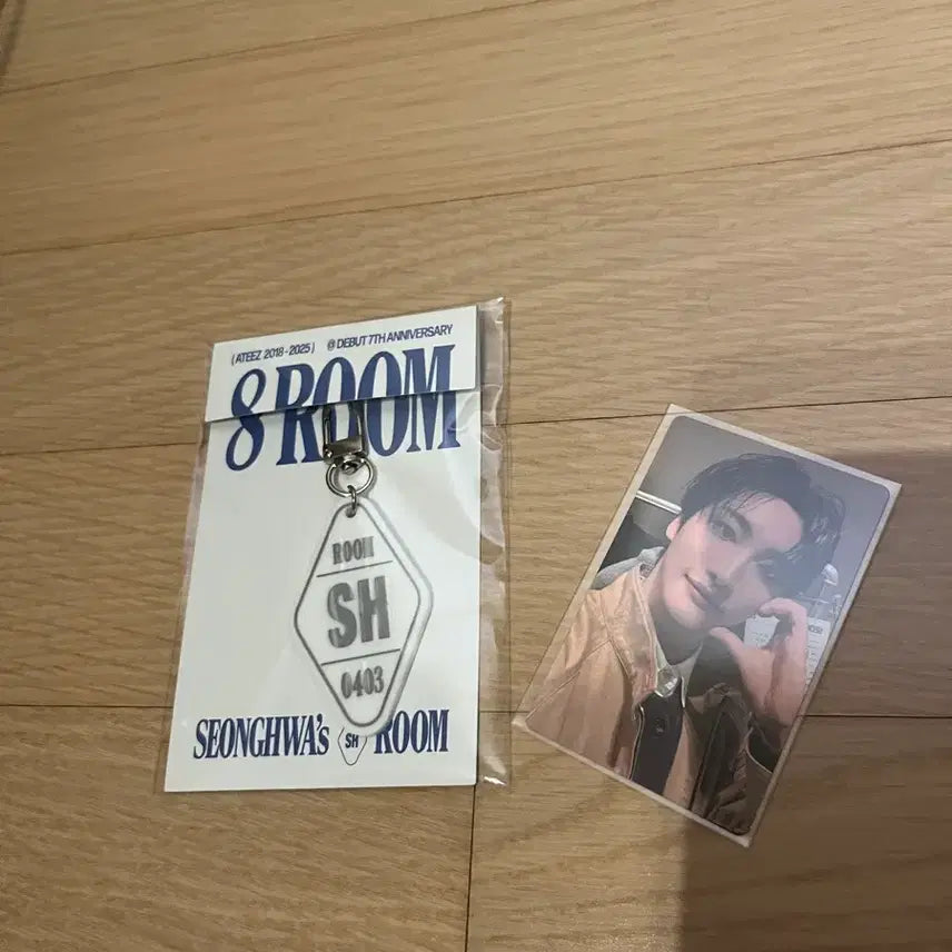 [BUNJANG] ATEEZ Seonghwa 8 ROOM Keyring / 에이티즈 성화 에잇룸 키링(포카0)