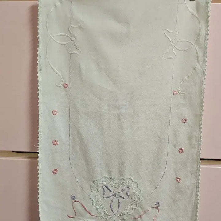 [BUNJANG] Vintage Heart Ribbon Flower Embroidered Runner / 빈티지 하트 리본 플라워 자수 러너