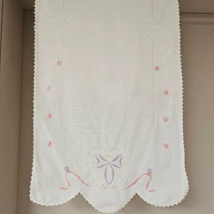 [BUNJANG] Vintage Heart Ribbon Flower Embroidered Runner / 빈티지 하트 리본 플라워 자수 러너