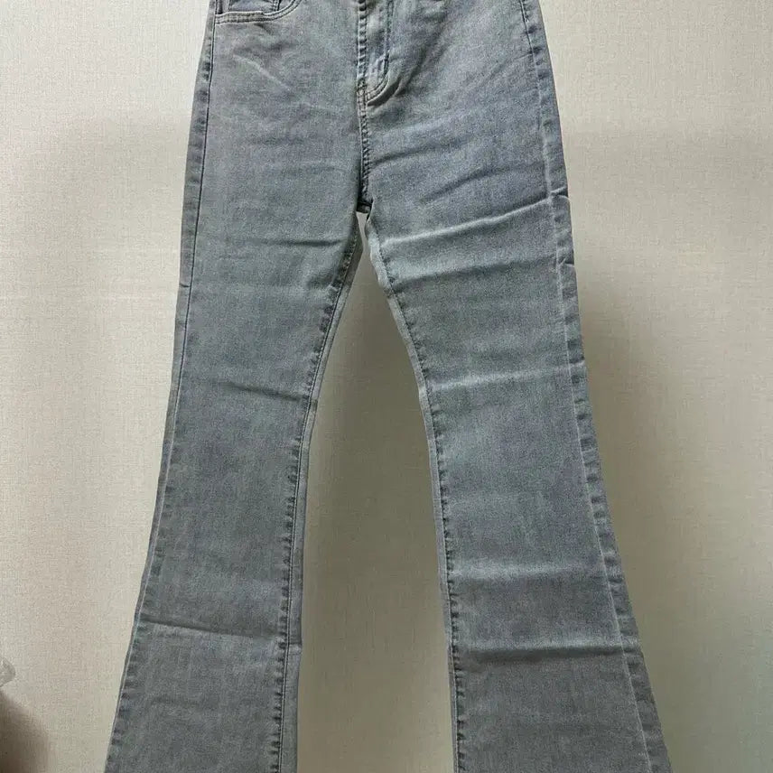 [BUNJANG] Unbranded Stretch Bootcut Jeans / (새상품) 연청 스판 부츠컷 청바지
