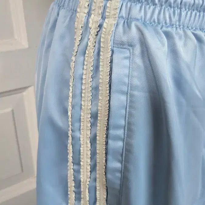 [BUNJANG] Adidas Satin Frill Three-Stripe Track Pants / 아디다스 새틴  프릴삼선 트랙팬츠