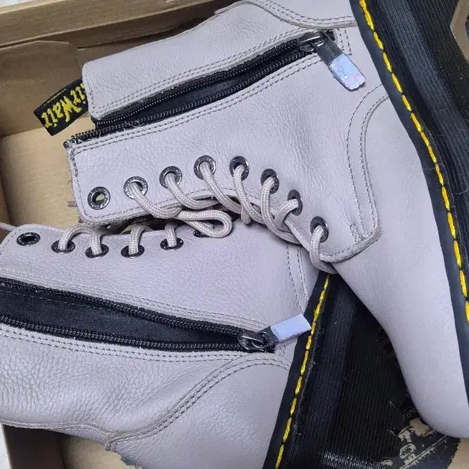 [BUNJANG] Dr. Martens Jadon III Vintage Taupe Boots / 닥터마틴 제이든 III 빈티지 토프 240