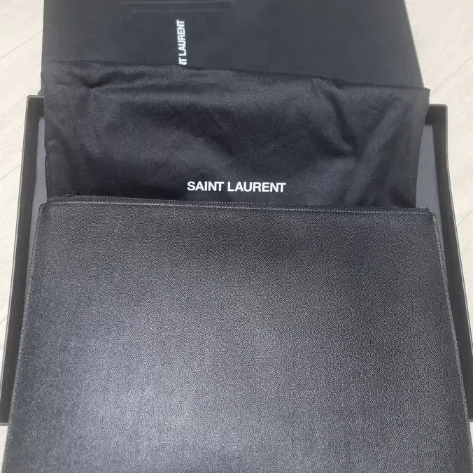 [BUNJANG] Yves Saint Laurent Clutch Bag / 입생로랑클러치백