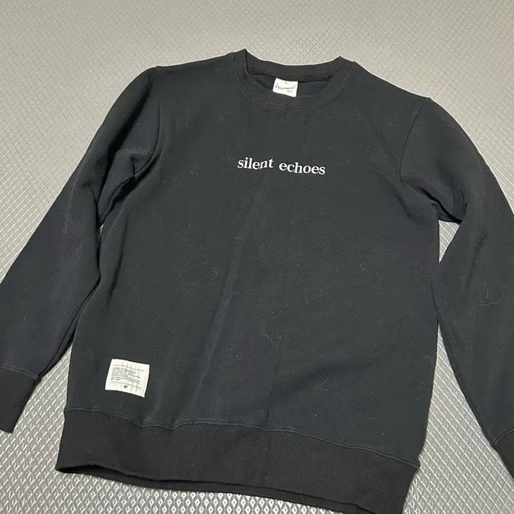 [BUNJANG] Placement Out Black Fleece Sweatshirt / Placement Out 검정색 기모 맨투맨티