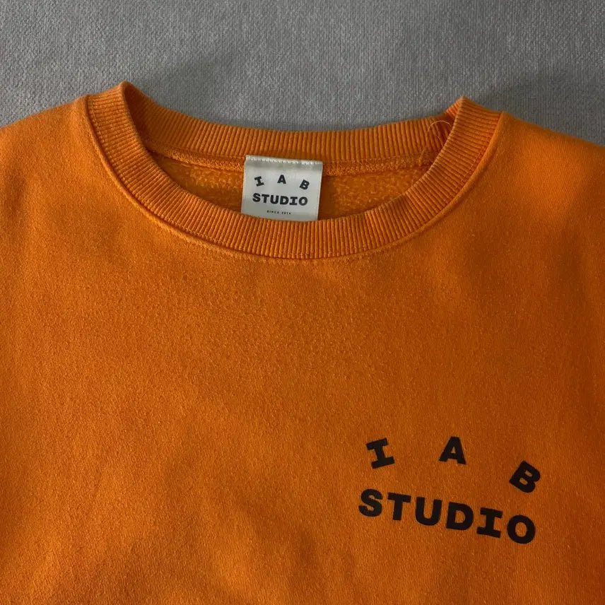 [SOLD OUT] 100 아이앱스튜디오 두산 오렌지 맨투맨