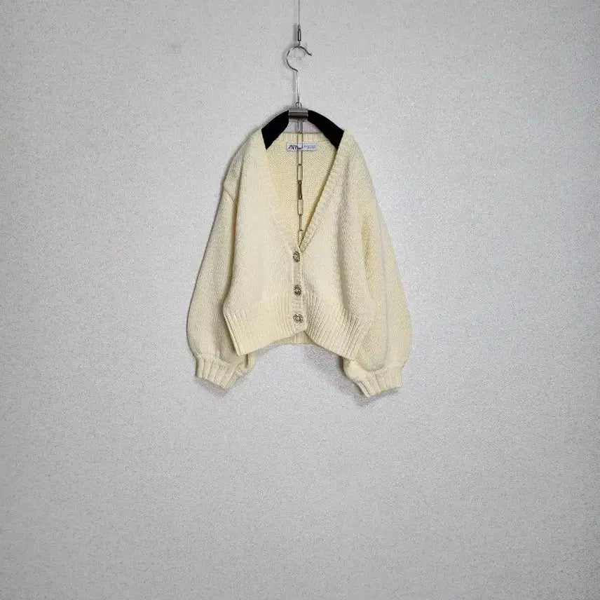 [BUNJANG] ZARA Pearl Button Volume Sleeve Cropped Cardigan / 자라 보석단추 볼륨소매 가디건66