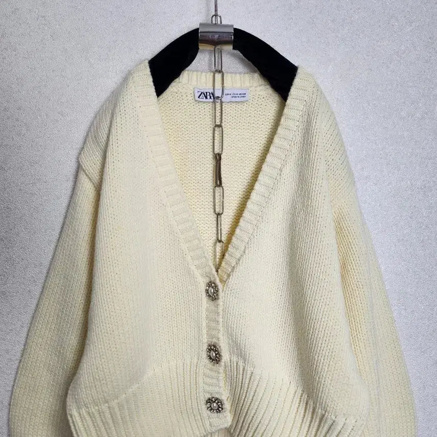 [BUNJANG] ZARA Pearl Button Volume Sleeve Cropped Cardigan / 자라 보석단추 볼륨소매 가디건66