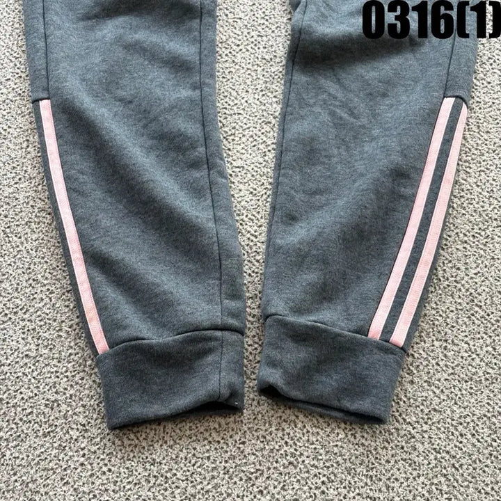 [SOLD OUT] 아디다스 회색 트레이닝 바지 핑크 라인 M