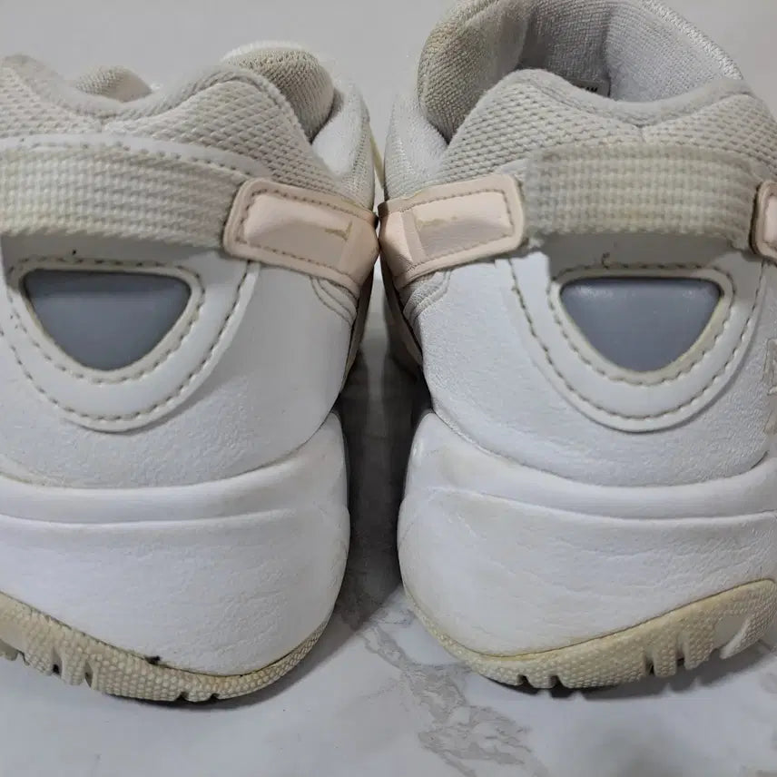 [SOLD OUT] 리복 여성 운동화 250 (신1279)