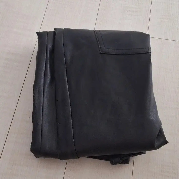 [SOLD OUT] ZARA 블랙 레더 스커트 트임 치마