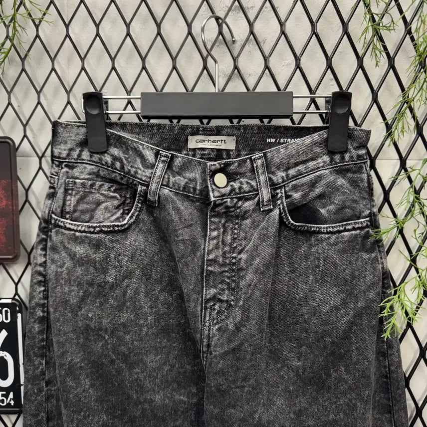 [BUNJANG] Carhartt WIP Black Denim Pants / 칼하트 윕 녹섬 데님 팬츠 후면 로고 포인트 흑청