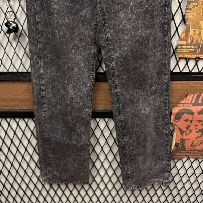 [BUNJANG] Carhartt WIP Black Denim Pants / 칼하트 윕 녹섬 데님 팬츠 후면 로고 포인트 흑청