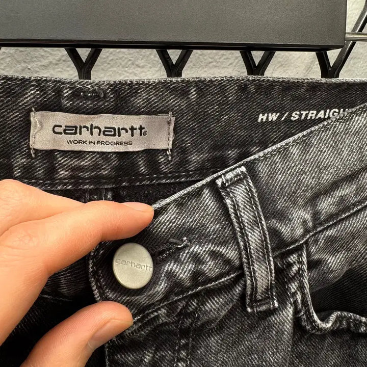 [BUNJANG] Carhartt WIP Black Denim Pants / 칼하트 윕 녹섬 데님 팬츠 후면 로고 포인트 흑청