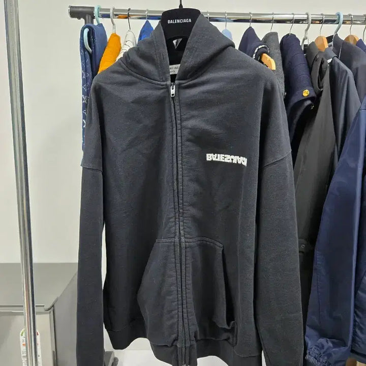 [BUNJANG] Balenciaga Turn Logo Embroidered Hoodie Zip-Up Size 1 / 발렌시아가 턴로고 자수 후드집업 1사이즈