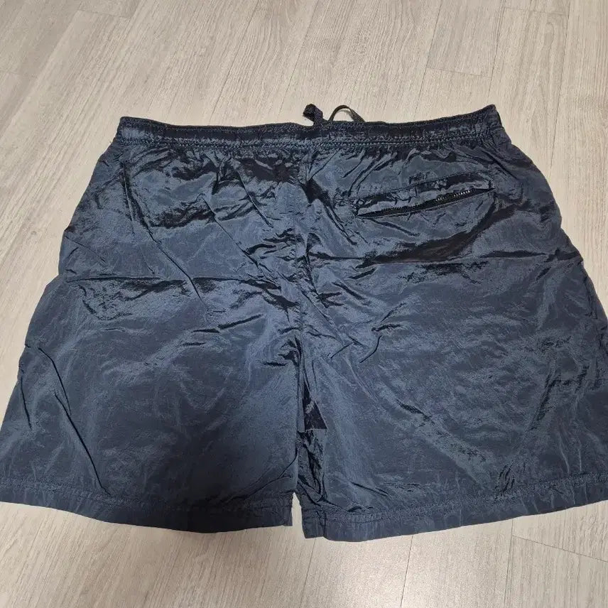 [SOLD OUT] (거의새것)스톤아일랜드 나일론 메탈 스윔 팬츠 XXL