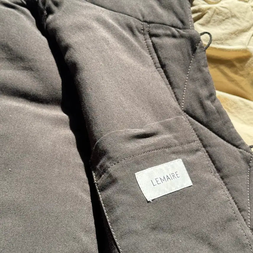 [SOLD OUT] [S]르메르 24FW 웨디드 질레 패딩 베스트 다크 에스프레소