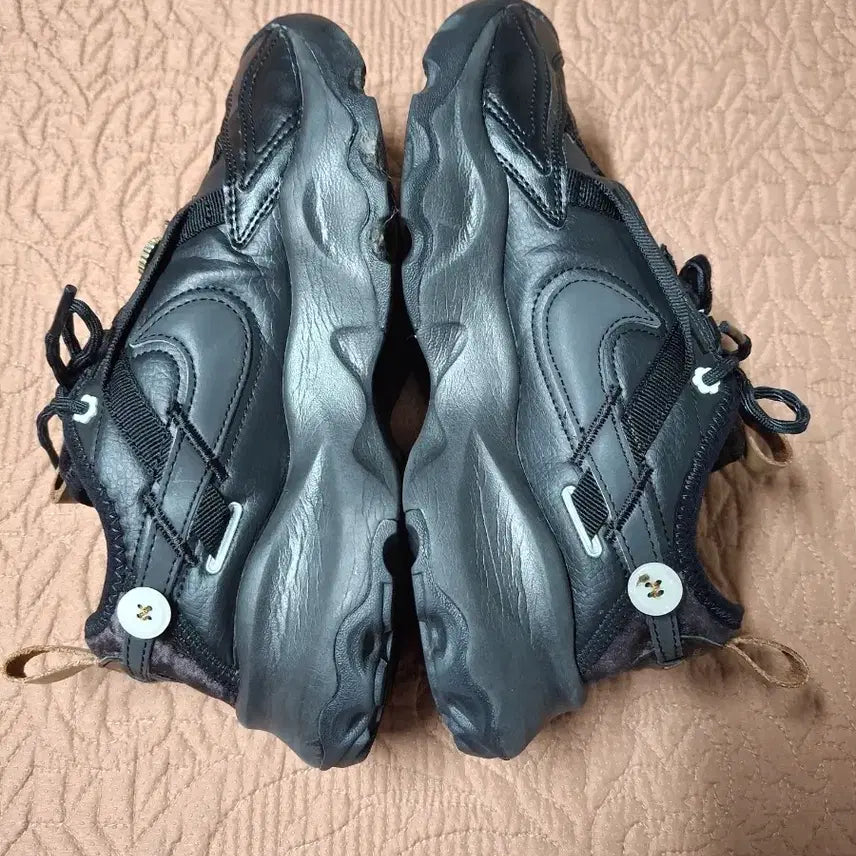 [BUNJANG] Nike TC7900 Jewelry Black Sneakers / 235 나이키 TC7900 골드 쥬얼리 운동화 [0388A]