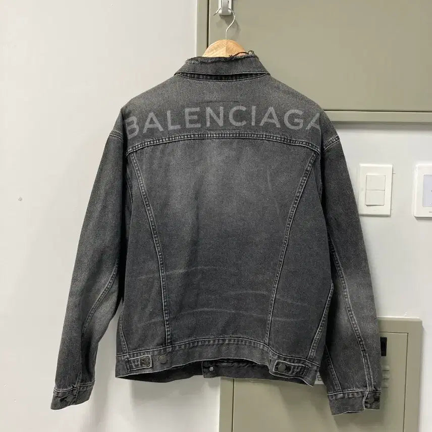 [BUNJANG] Balenciaga Back Logo Black Denim Jacket / 백화점판 발렌시아가 백로고 흑청 데님 자켓 36