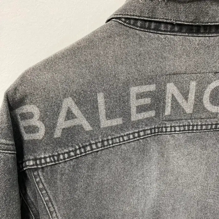 [BUNJANG] Balenciaga Back Logo Black Denim Jacket / 백화점판 발렌시아가 백로고 흑청 데님 자켓 36