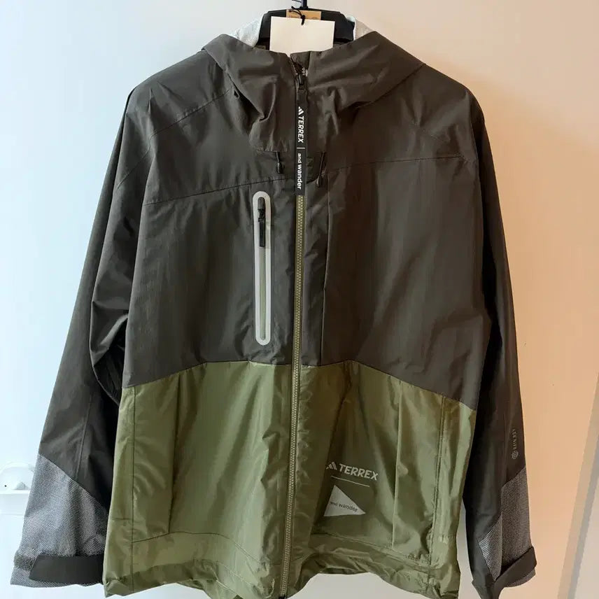 [BUNJANG] And Wander x Adidas Terrex Rain Coat / 앤드 원더 x 아디다스 테렉스 콜라보 레인 코트 카키 L