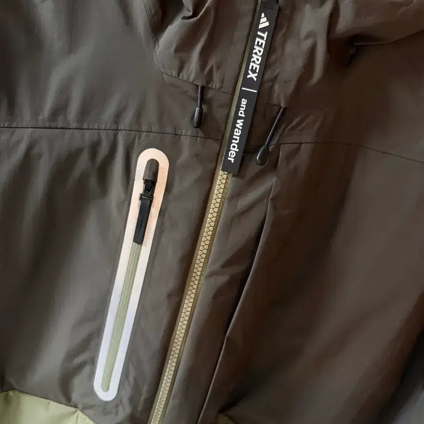 [BUNJANG] And Wander x Adidas Terrex Rain Coat / 앤드 원더 x 아디다스 테렉스 콜라보 레인 코트 카키 L