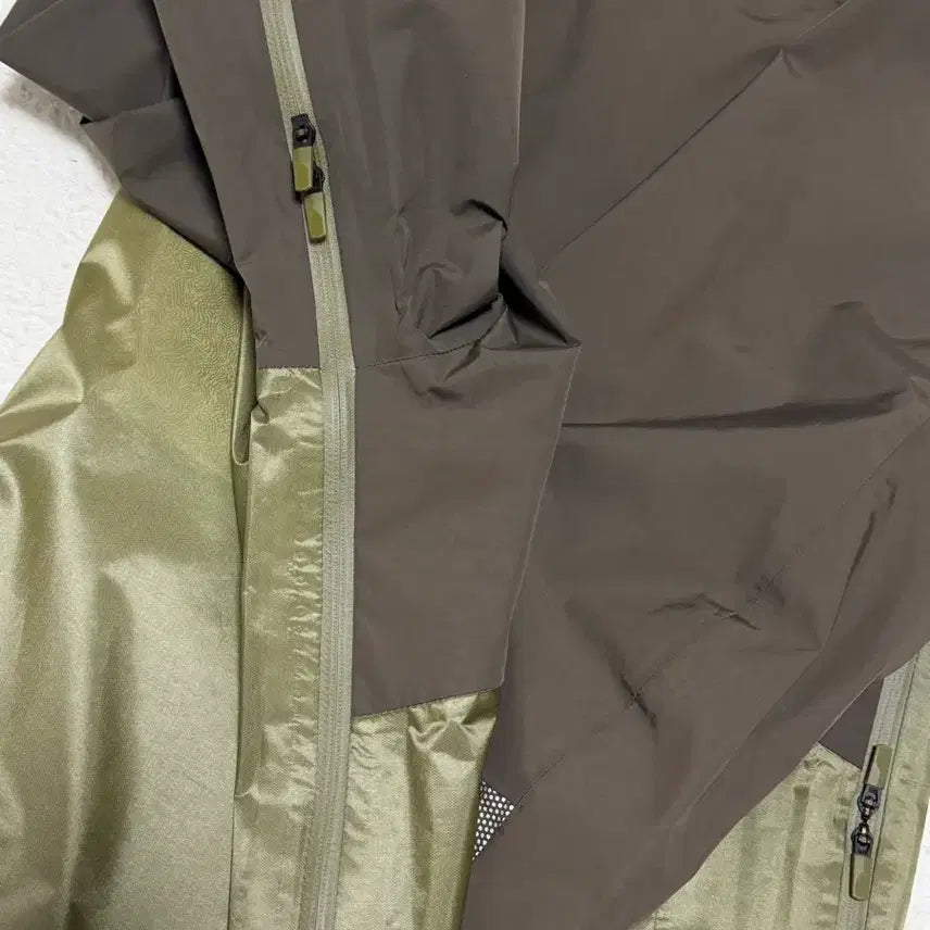 [BUNJANG] And Wander x Adidas Terrex Rain Coat / 앤드 원더 x 아디다스 테렉스 콜라보 레인 코트 카키 L