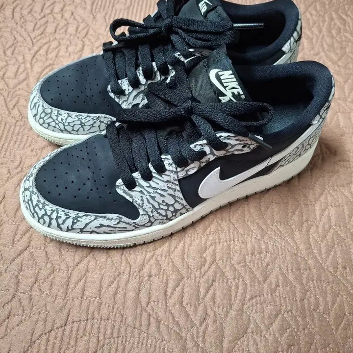 [BUNJANG] Nike Air Jordan 1 Low Black Cement Sneakers / 235 나이키 조던 1 로우 블랙 시멘트 운동화 [0389A]