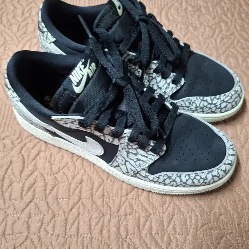 [BUNJANG] Nike Air Jordan 1 Low Black Cement Sneakers / 235 나이키 조던 1 로우 블랙 시멘트 운동화 [0389A]