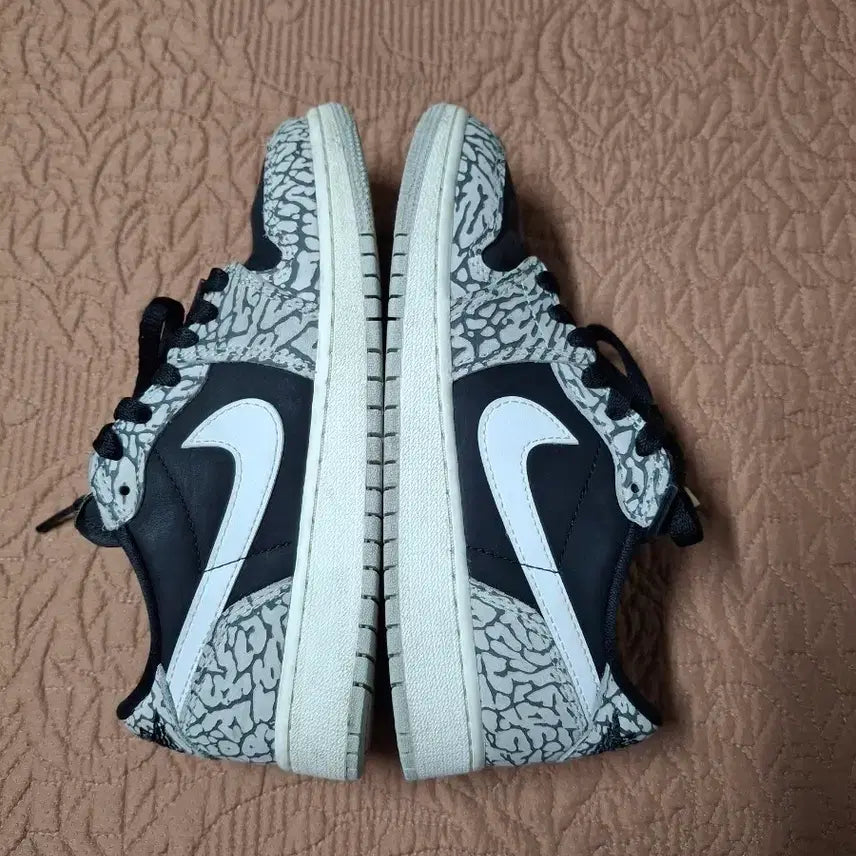 [BUNJANG] Nike Air Jordan 1 Low Black Cement Sneakers / 235 나이키 조던 1 로우 블랙 시멘트 운동화 [0389A]