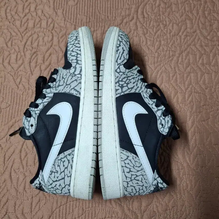 [BUNJANG] Nike Air Jordan 1 Low Black Cement Sneakers / 235 나이키 조던 1 로우 블랙 시멘트 운동화 [0389A]