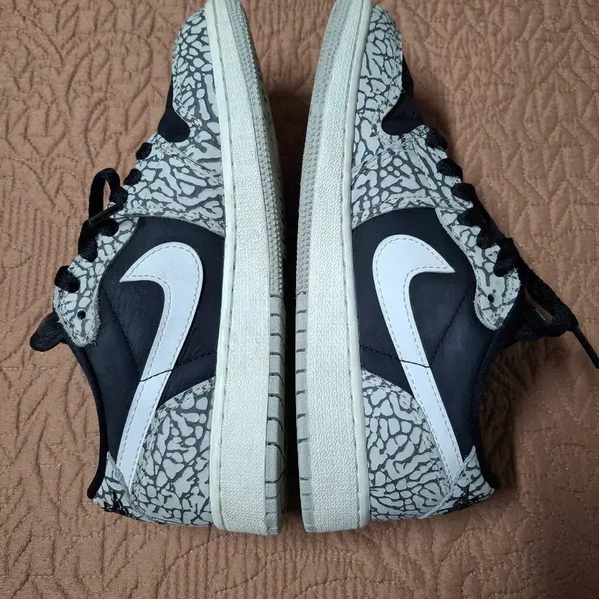 [BUNJANG] Nike Air Jordan 1 Low Black Cement Sneakers / 235 나이키 조던 1 로우 블랙 시멘트 운동화 [0389A]