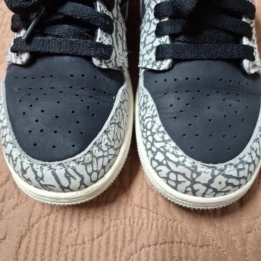 [BUNJANG] Nike Air Jordan 1 Low Black Cement Sneakers / 235 나이키 조던 1 로우 블랙 시멘트 운동화 [0389A]
