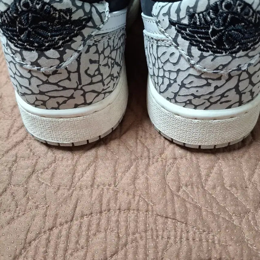 [BUNJANG] Nike Air Jordan 1 Low Black Cement Sneakers / 235 나이키 조던 1 로우 블랙 시멘트 운동화 [0389A]