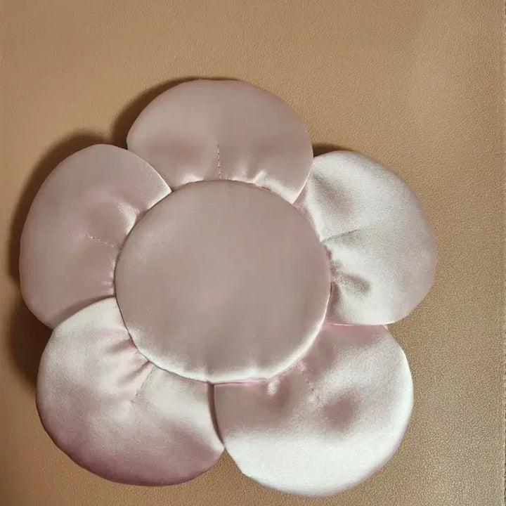 [BUNJANG] Sandy Liang Petal Wristlet Pouch / Sandy liang Petal Wristlet 샌디리앙 파우치 핑크