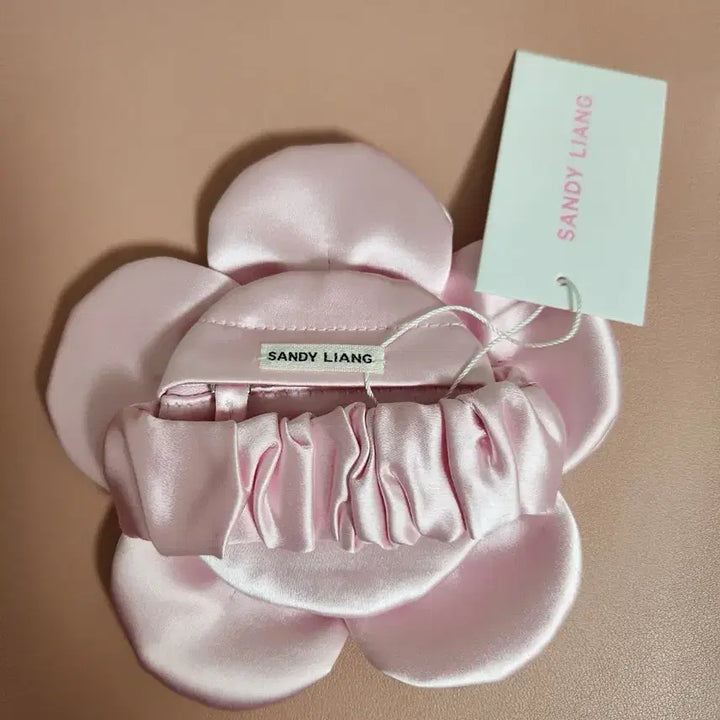 [BUNJANG] Sandy Liang Petal Wristlet Pouch / Sandy liang Petal Wristlet 샌디리앙 파우치 핑크