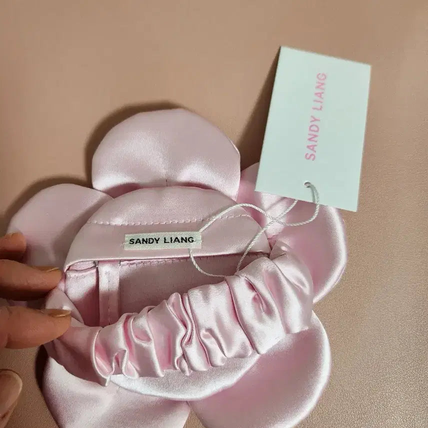 [BUNJANG] Sandy Liang Petal Wristlet Pouch / Sandy liang Petal Wristlet 샌디리앙 파우치 핑크