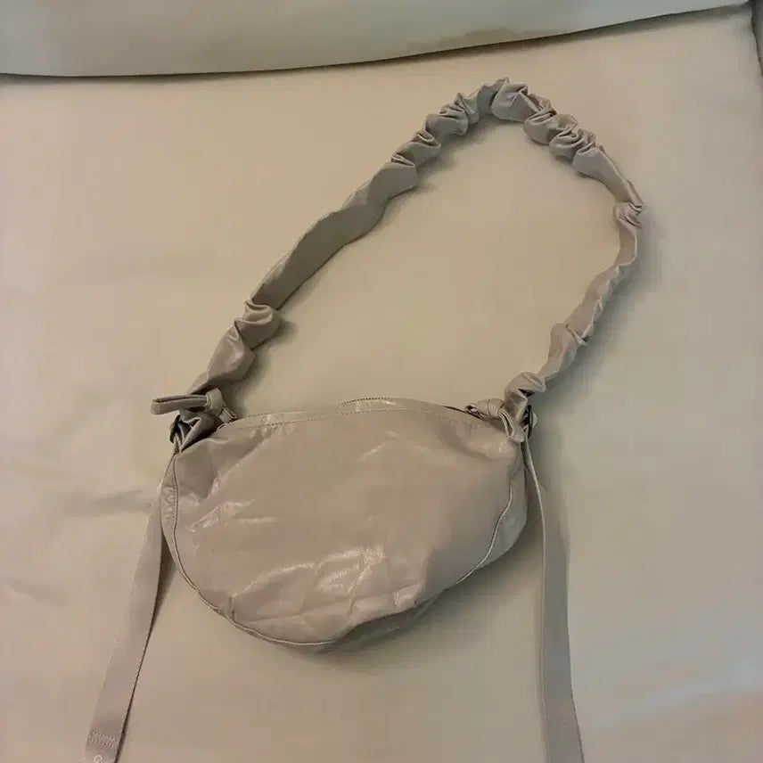 [BUNJANG] Joseph and Stacey Shirring Bag S - Misty Cream / 조셉앤스테이시 셔링백 S 미스티크림