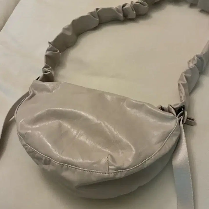 [BUNJANG] Joseph and Stacey Shirring Bag S - Misty Cream / 조셉앤스테이시 셔링백 S 미스티크림