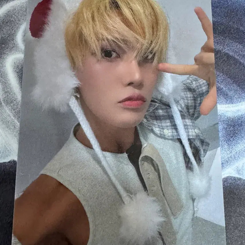 [BUNJANG] XLOV Hyun Kitty POB Photocard / 엑스러브(XLOV) 현 키티 미공포 포카