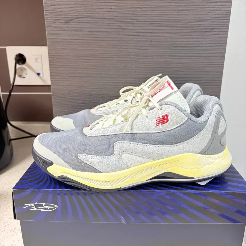 [BUNJANG] New Balance Kawhi 4 Gray Day Sneakers / 뉴발란스 카와이 4 그레이데이 D 275