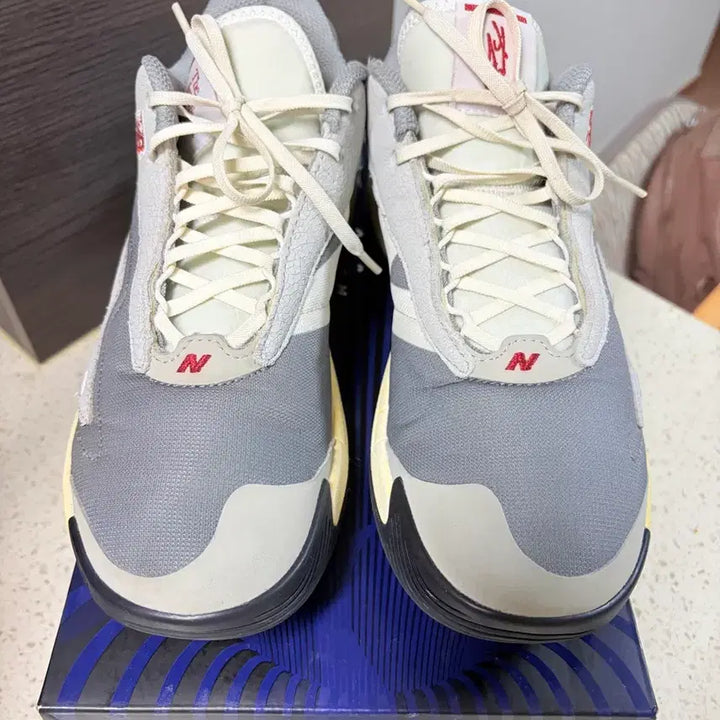 [BUNJANG] New Balance Kawhi 4 Gray Day Sneakers / 뉴발란스 카와이 4 그레이데이 D 275