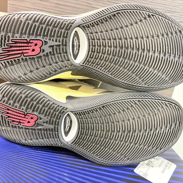 [BUNJANG] New Balance Kawhi 4 Gray Day Sneakers / 뉴발란스 카와이 4 그레이데이 D 275