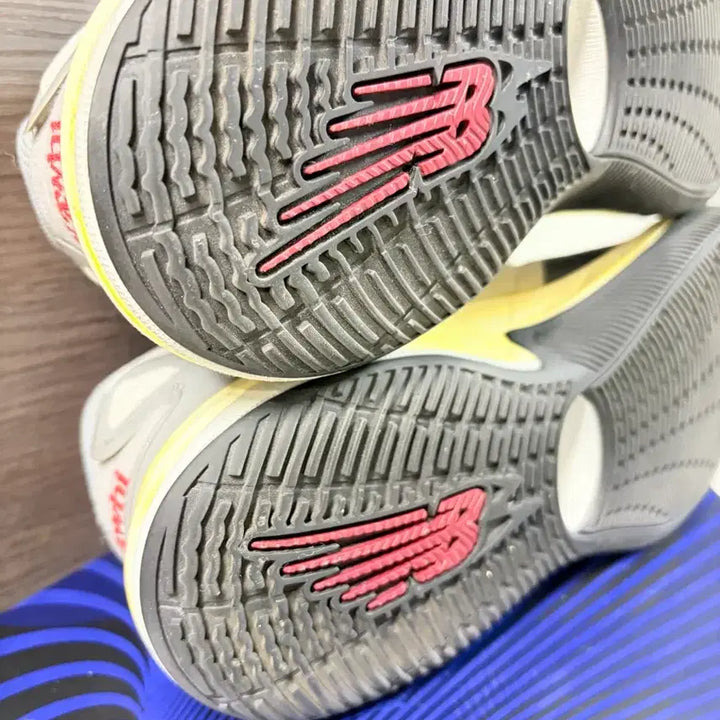 [BUNJANG] New Balance Kawhi 4 Gray Day Sneakers / 뉴발란스 카와이 4 그레이데이 D 275