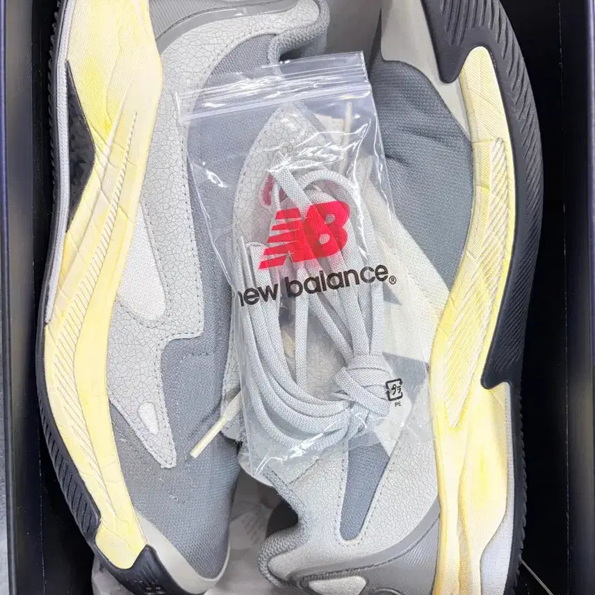 [BUNJANG] New Balance Kawhi 4 Gray Day Sneakers / 뉴발란스 카와이 4 그레이데이 D 275
